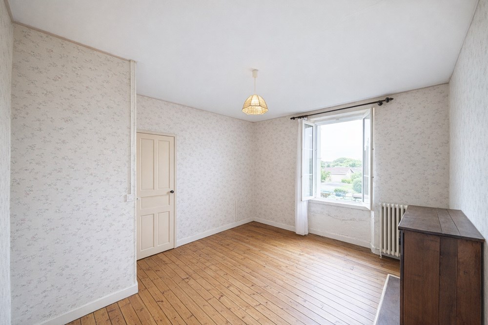 MAISON T4 - 2/3 CHAMBRES - TERRAIN 1200 M² DIVISIBLE ET CONSTRUCTIBLE - HANGAR 84 M² - A RENOVER photo 3
